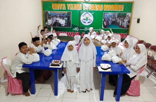 Selamat Milad anak-anak ku ananda angle dan ananda santi, semoga apa yang kalian cita-citakan tercapai, sukses, dan selalu bahagia... aamiin ...