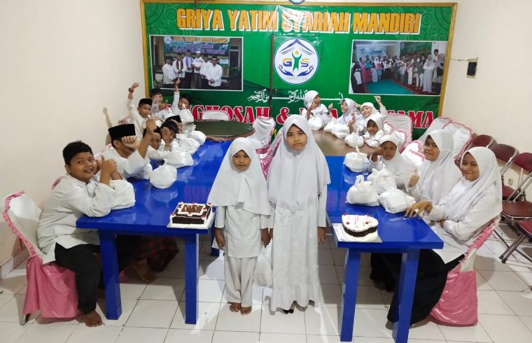 Selamat Milad anak-anak ku ananda angle dan ananda santi, semoga apa yang kalian cita-citakan tercapai, sukses, dan selalu bahagia... aamiin ...