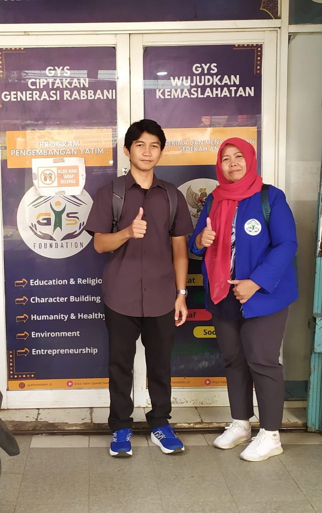 GYS Foundation mengantar Akbar untuk melanjutkan kuliah di UIN Syarif Hidayatullah Jakarta. UKT