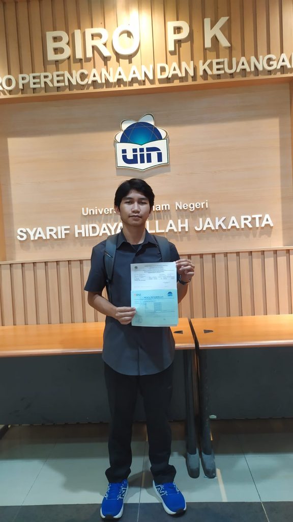 GYS Foundation mengantar Akbar untuk melanjutkan kuliah di UIN Syarif Hidayatullah Jakarta. UKT