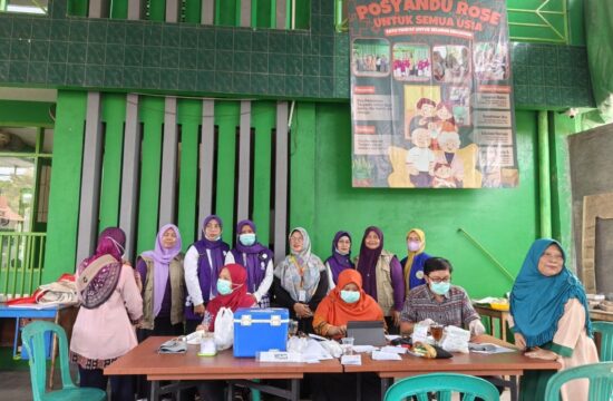 Kegiatan Posbindu lansia bersama GYS dan Posyandu Rose di Parung Serab
