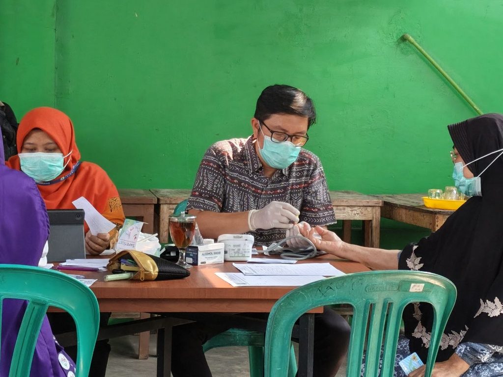 Kegiatan Posbindu lansia bersama GYS dan Posyandu Rose di Parung Serab