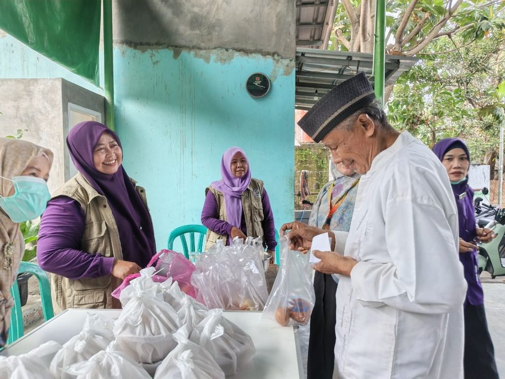 Kegiatan Posbindu lansia bersama GYS dan Posyandu Rose di Parung Serab