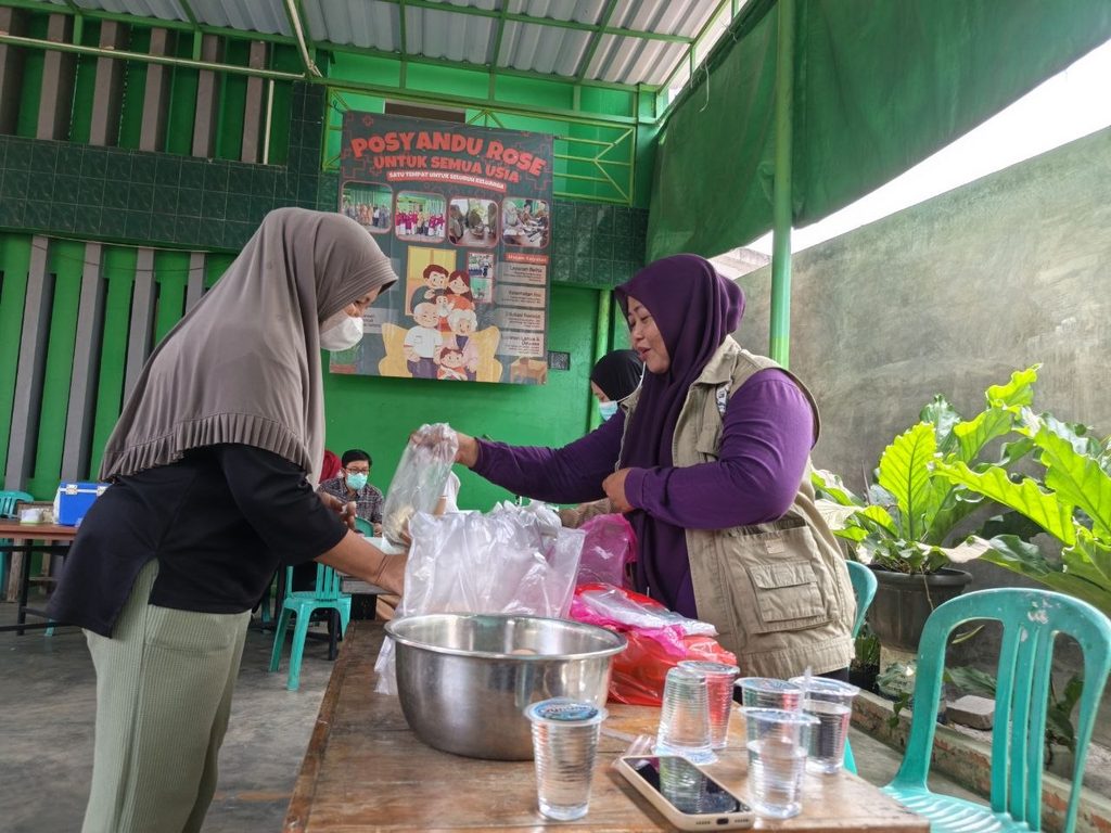 Kegiatan Posbindu lansia bersama GYS dan Posyandu Rose di Parung Serab