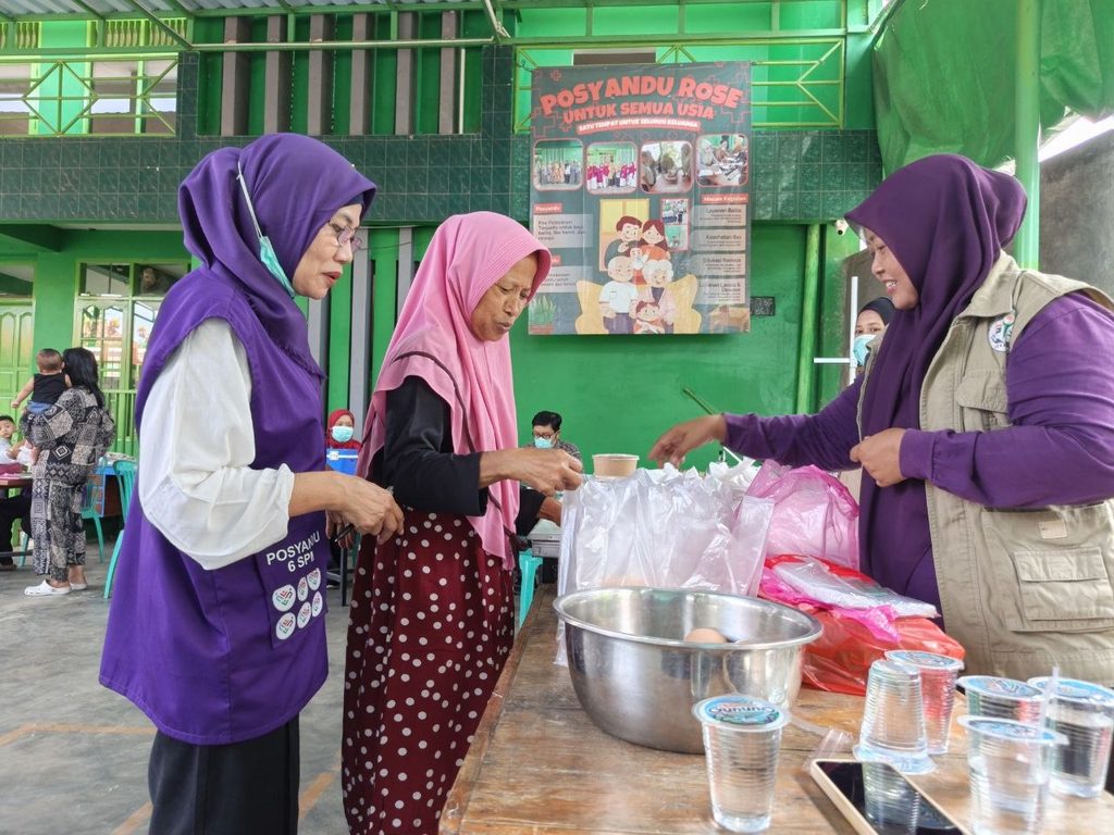 Kegiatan Posbindu lansia bersama GYS dan Posyandu Rose di Parung Serab