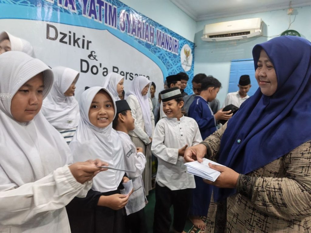 Kegiatan Santunan Jumat Berkah GYS bersama penerima manfaat