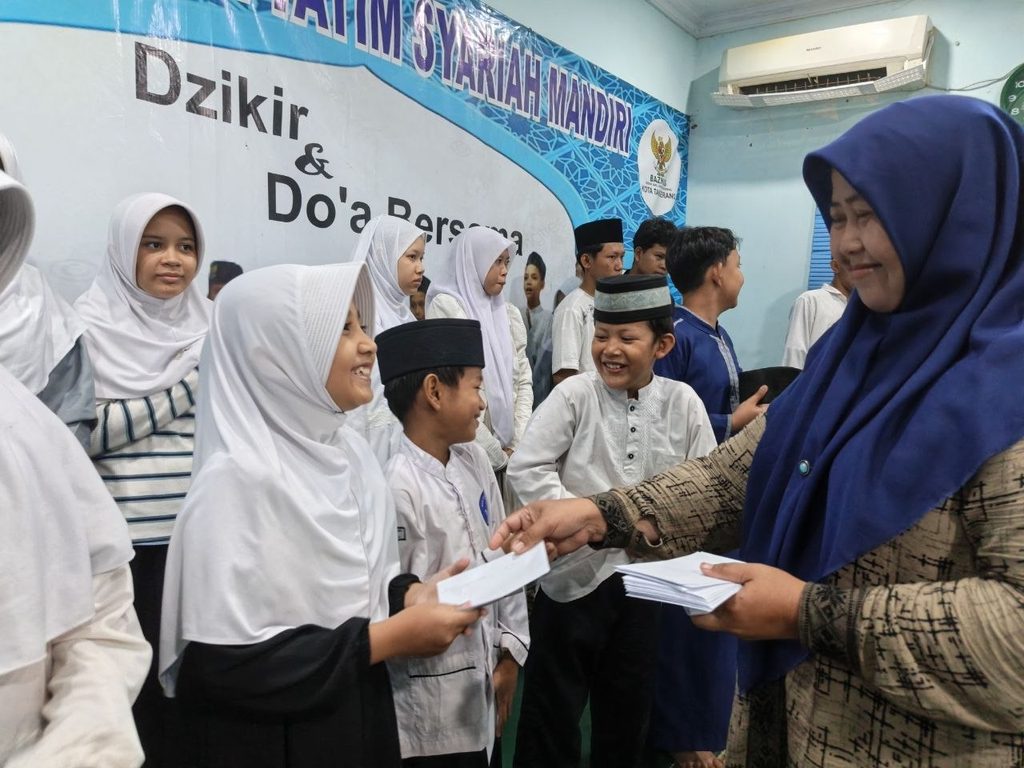 Kegiatan Santunan Jumat Berkah GYS bersama penerima manfaat