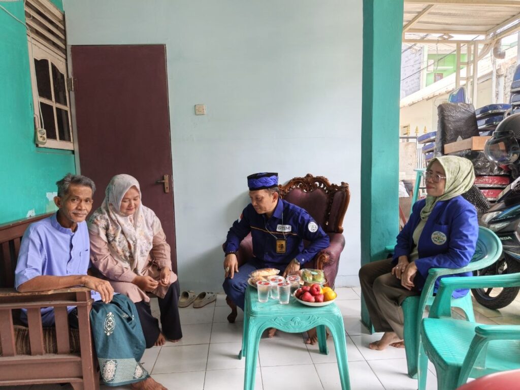 Kunjungan silaturahmi GYS kepada Pak RW 6 pascamputasi kaki