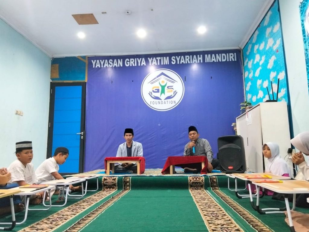 Kegiatan santunan Jumat Berkah pekanan untuk anak binaan GYS