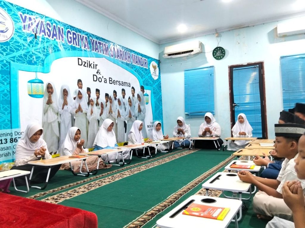 Kegiatan santunan Jumat Berkah pekanan untuk anak binaan GYS