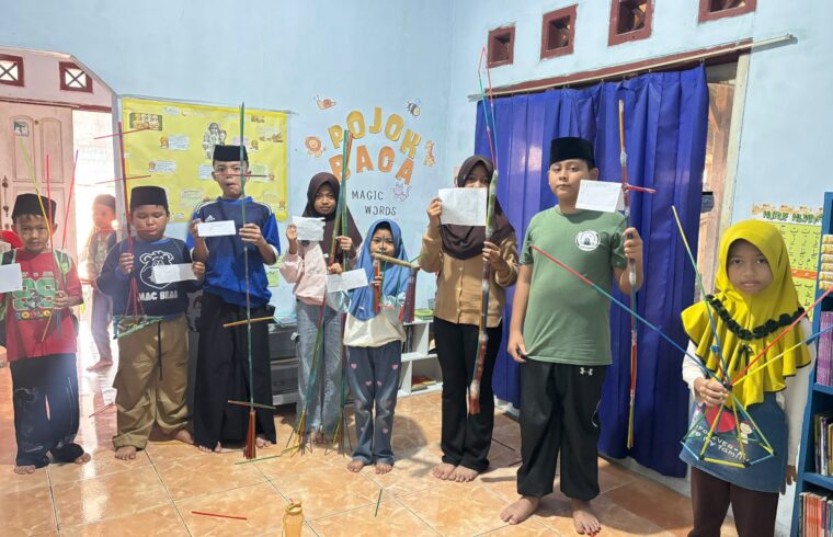 kegiatan belajar anak Griya Belajar GYS Pandeglang kreasi menara sedotan pembelajaran team work